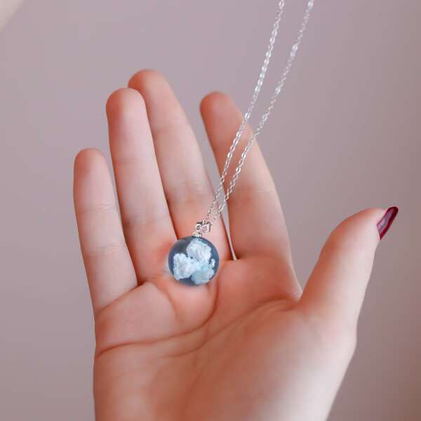 A unique necklace - Blue Sky - AI WEB SHOP