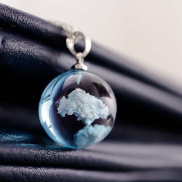 A unique necklace - Blue Sky - AI WEB SHOP