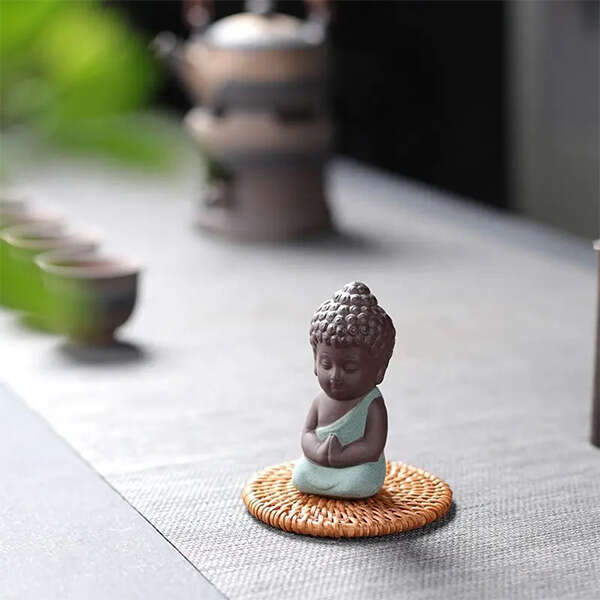 Decorative ceramic figurine-Amani - AI WEB SHOP